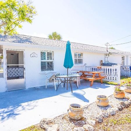 Bungalow 1 Minute From The Beach Suite #3 Englewood Exterior photo